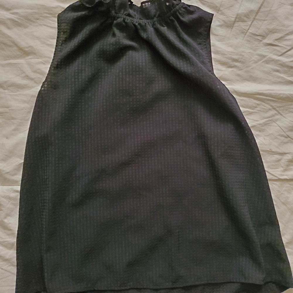 Who What Wear Black sleeveless dress blouse